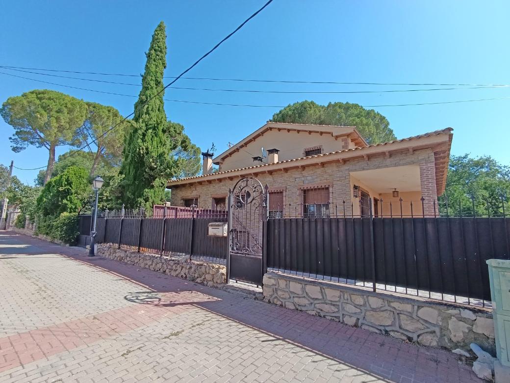 Casa en Venta en Calle Miralrio 13, Villamanrique De Tajo (Madrid)